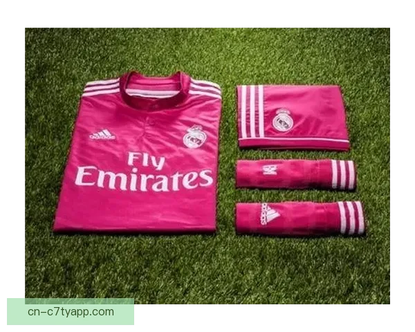 皇马125周年战袍曝光复古款